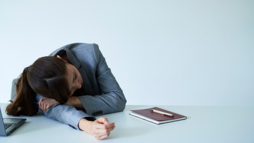 休んでるのに疲れが取れない理由